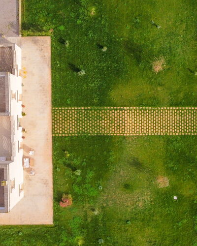 Masseria Ficalindia: Zwembad, Land Lot, Tuin, Gazon, Landgoed, Landscaping, Kunstgras, Toevlucht, Backyard, Ontwerp