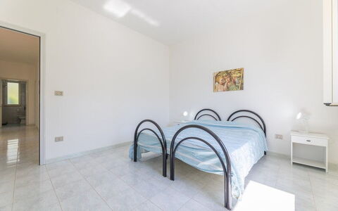 Villetta Bluette, Marina di Mancaversa: Flooring, Verdieping, Interieur Ontwerp, Plafond, Slaapkamer, Bed, Kamer, Appartement, Bedding, Laken