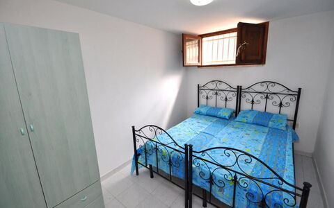 Appartamento Calanca, Marina di Mancaversa: Bed, Slaapkamer, Bedding, Meubilair, Laken, Verdieping, Interieur Ontwerp, Flooring, Kamer, Appartement