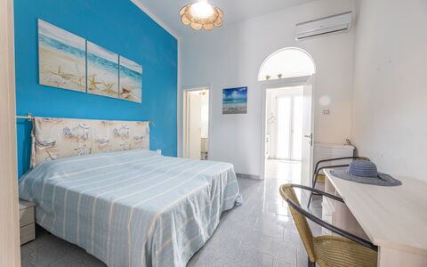 Casa Marinella, Marina di Mancaversa: Appartement, Verdieping, Flooring, Hotel, Kamerplant, Slaapkamer