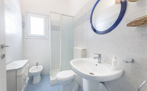 Casa Marinella, Marina di Mancaversa: Flooring, Verdieping, Interieur Ontwerp, Loodgieterswerkinrichting, Kamer, Plafond, Toilet, Badkamer, Loodgieter, Tegel