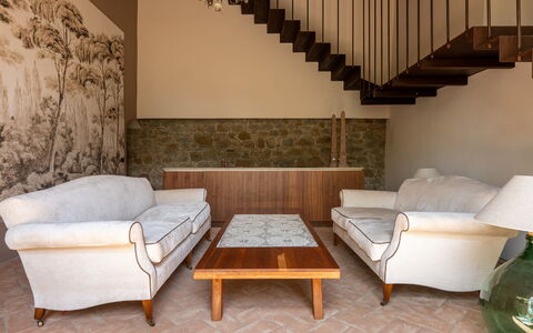 Villa Il Casalino, Florentine Hills with Pool: Meubilair, Interieur Ontwerp, Flooring, Muur, Hout, Verdieping, Bankstel, Verlichting, Woonkamer, Bruin
