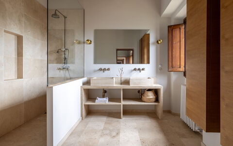 Villa Il Casalino, Florentine Hills with Pool: Flooring, Muur, Verdieping, Loodgieterswerkinrichting, Interieur Ontwerp, Wastafel In De Badkamer, Badkamer, Badkamerkast, Kraan, Wastafel