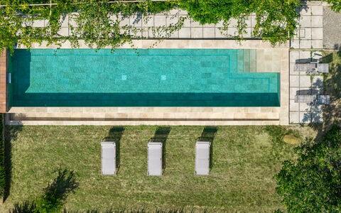Villa Il Casalino, Florentine Hills with Pool: Zwembad, Samengesteld Materiaal, Tuin, Schaduw, Landscaping, Waterpartij, Reflectie, Backyard, Gang, Reflecting Pool