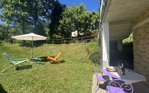 Apartment, Garden, Beigua Unesco Global Geopark: Tuin, Backyard, Groundcover, Gazon, Buitenmeubels, Schaduw, Werf, Landscaping, Stoel, Landgoed