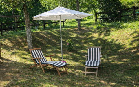 Apartment, Garden, Beigua Unesco Global Geopark: Meubilair, Buitenmeubels, Hout, Stoel, Schaduw, Paraplu, Tuin, Gazon, Buitentafel, Hardwood