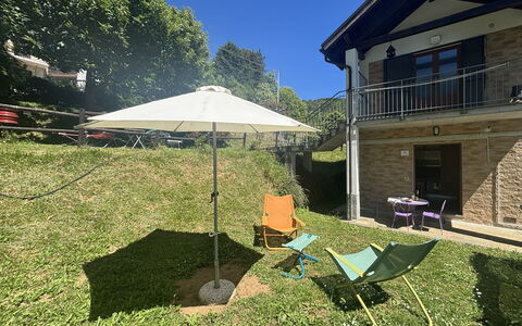La Montagna al Mare, Relax sul Beigua: Schaduw, Gazon, Tuin, Vrije Tijd, Backyard, Paraplu, Werf, Landscaping, Buitenmeubels, Eco Hotel