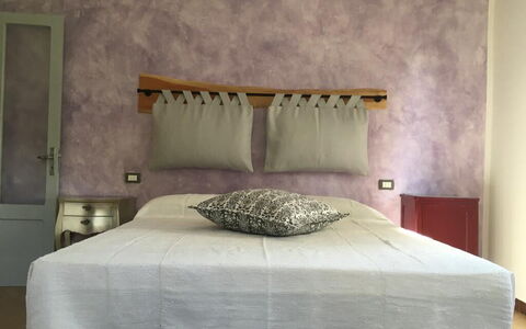 Apartment, Garden, Beigua Unesco Global Geopark: Slaapkamer, Bed, Laken, Meubilair, Bedding, Interieur Ontwerp, Linens, Verdieping, Flooring, Bed Frame