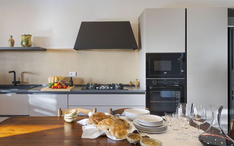 Mami: Keuken, Toestel Van De Keuken, Countertop, Interieur Ontwerp, Meubilair, Major Appliance, Flooring, Fornuis, Huishoudapparatuur, Cabinetry
