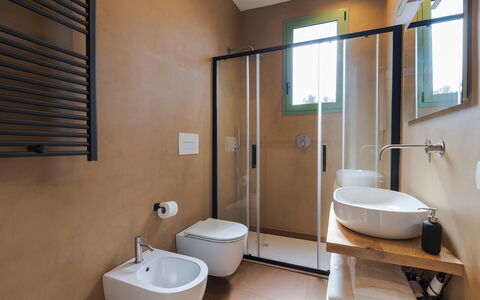 Mami: Flooring, Loodgieterswerkinrichting, Interieur Ontwerp, Badkamer, Verdieping, Wastafel, Loodgieter, Kraan, Meubilair, Kamer