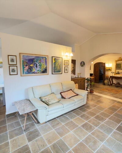 Villa Montepulciano Vineyard: Meubilair, Flooring, Interieur Ontwerp, Verdieping, Bankstel, Plafond, Hout, Woonkamer, Kamer, Verlichting