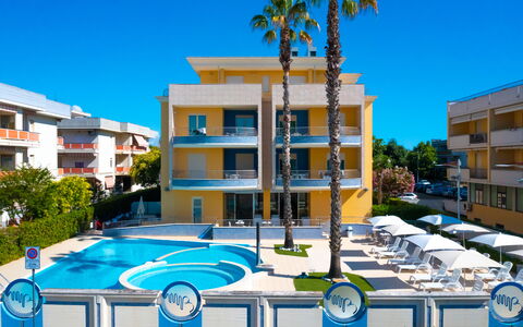 Residence Villarosa Pool and Beach: Appartement, Zwembad, Condominium, Toevlucht, Hotel, Schaduw, Balkon, Boutique Hotel, Eco Hotel