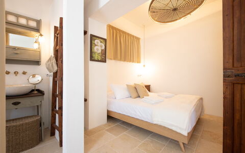 Trulli Valle D'Itria - Martina Franca: Muur, Interieur Ontwerp, Verdieping, Flooring, Slaapkamer, Hout, Bed, Plafond, Meubilair, Kamer