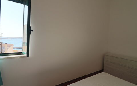 Giulia: Hout, Verdieping, Flooring, Kamer, Beits, Slaapkamer, Hardwood, Daylighting, Bedding, Linens
