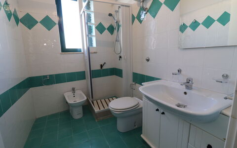Giulia: Loodgieterswerkinrichting, Flooring, Badkamer, Verdieping, Interieur Ontwerp, Wastafel, Kraan, Wastafel In De Badkamer, Loodgieter, Tegel