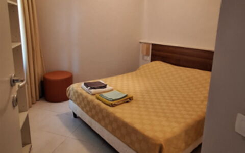 Rocciarossa: Bed, Slaapkamer, Laken, Bedding, Verdieping, Hout, Flooring, Interieur Ontwerp, Linens, Meubilair