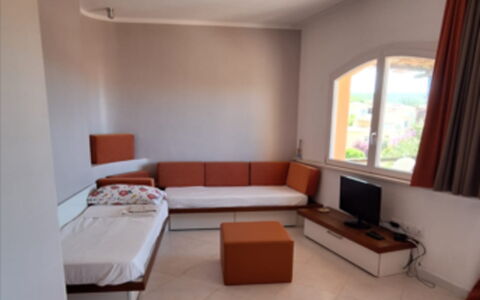 Rocciarossa: Meubilair, Flooring, Verdieping, Interieur Ontwerp, Bankstel, Woonkamer, Kamer, Appartement, Televisie