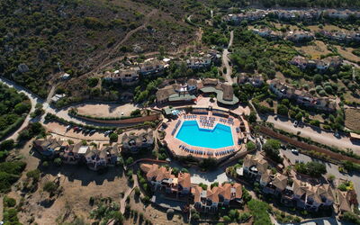 1204: Zwembad, Toevlucht, Vrije Tijd, Badplaats, Vakantie, Landgoed, Badplaats, Eco Hotel, Villa