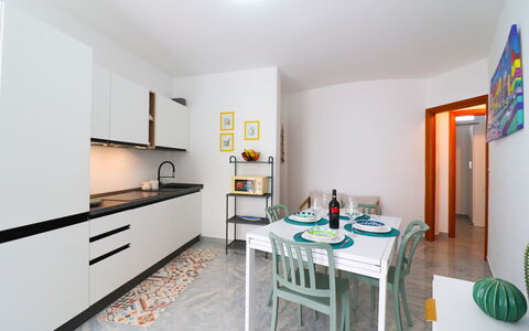 Casa Kalès Otranto – Holiday Home 4 Guests – Ac, W: Interieur Ontwerp, Meubilair, Flooring, Keuken, Hout, Verdieping, Countertop, Kamer, Major Appliance, Toestel Van De Keuken