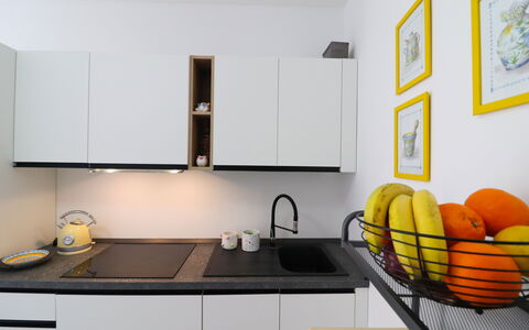 Casa Kalès Otranto – Holiday Home 4 Guests – Ac, W: Keuken, Countertop, Toestel Van De Keuken, Interieur Ontwerp, Cabinetry, Major Appliance, Meubilair, Huishoudapparatuur, Verlichting, Flooring