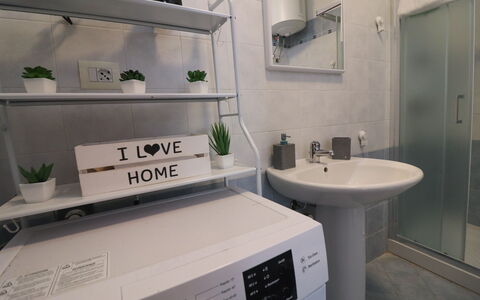 Casa Kalès Otranto – Holiday Home 4 Guests – Ac, W: Interieur Ontwerp, Flooring, Verdieping, Kamer, Meubilair, Wasmachine, Huis, Badkamerkast, Loodgieterswerkinrichting