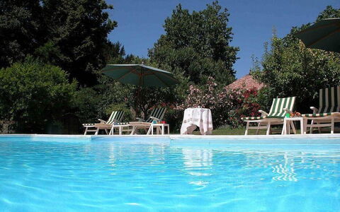 Villa Castellani: Zwembad, Blauw, Buitenmeubels, Meubilair, Zomer, Toevlucht, Paraplu, Ligstoel, Stoel, Vrije Tijd