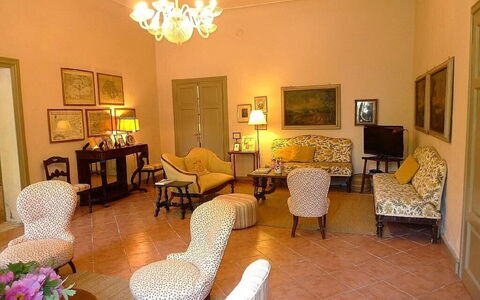 Villa Castellani: Meubilair, Interieur Ontwerp, Flooring, Stoel, Verdieping, Kamer, Verlichting, Tafel, Fotolijst, Woonkamer