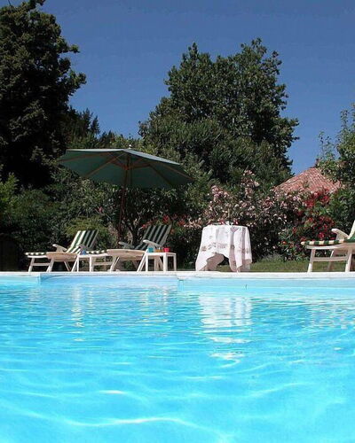 Villa Castellani: Zwembad, Blauw, Buitenmeubels, Meubilair, Zomer, Toevlucht, Paraplu, Ligstoel, Stoel, Vrije Tijd