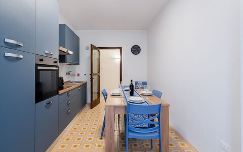 Stella Marina: Flooring, Interieur Ontwerp, Hout, Verdieping, Major Appliance, Cabinetry, Kamer, Keuken, Meubilair, Countertop