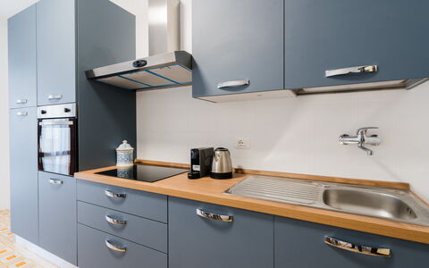 Stella Marina: Keuken, Toestel Van De Keuken, Cabinetry, Countertop, Major Appliance, Fornuis, Hout, Fornuis, Interieur Ontwerp, Gootsteen