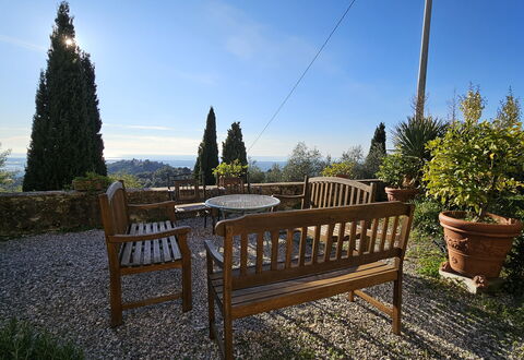 Villa Il Torrazzo, Vista Mare, Massarosa: Meubilair, Buitenmeubels, Tuin, Bloempot, Stoel, Landscaping, Schaduw, Evergreen, Buitentafel