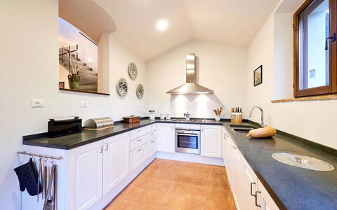 Podere i Prati: Keuken, Countertop, Interieur Ontwerp, Toestel Van De Keuken, Cabinetry, Flooring, Plafond, Huishoudapparatuur, Major Appliance, Meubilair