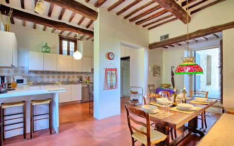 Villa Ulivacci: Meubilair, Interieur Ontwerp, Flooring, Muur, Hout, Plafond, Verdieping, Kamer, Tafel, Eetkamer