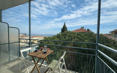 Casa Mimin, Vista Mare, Adults Only, Sanremo: Balkon, Appartement, Leuning, Schaduw, Stoel, Buitenmeubels, Hek, Aluminium