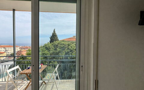 Casa Mimin, Vista Mare, Adults Only, Sanremo: Balkon, Appartement, Glas, Stoel, Schaduw, Buitenmeubels, Beits, Hardwood, Veranda, Leuning