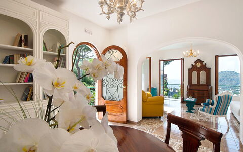 Villa Sam: Meubilair, Interieur Ontwerp, Flooring, Tafel, Verdieping, Plafond, Stoel, Verlichting, Kamer, Woonkamer