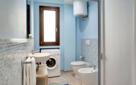 Borgo Vigata 1: Flooring, Interieur Ontwerp, Verdieping, Loodgieterswerkinrichting, Badkamer, Toilet, Kraan, Verlichting, Loodgieter, Huis