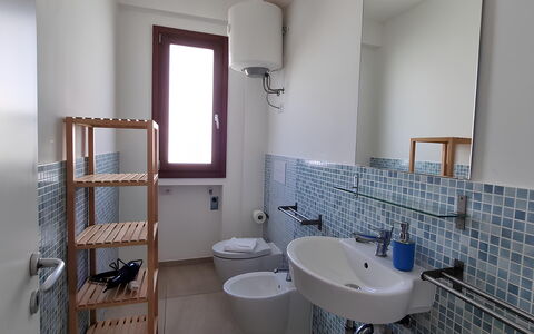 Borgo Vigata 3: Flooring, Interieur Ontwerp, Verdieping, Loodgieterswerkinrichting, Wastafel In De Badkamer, Badkamer, Wastafel, Kraan, Loodgieter, Verlichting