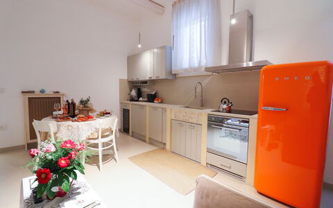 Bacchus: Historic Charming Home: Keuken, Toestel Van De Keuken, Major Appliance, Interieur Ontwerp, Hout, Countertop, Flooring, Koelkast, Huishoudapparatuur, Meubilair