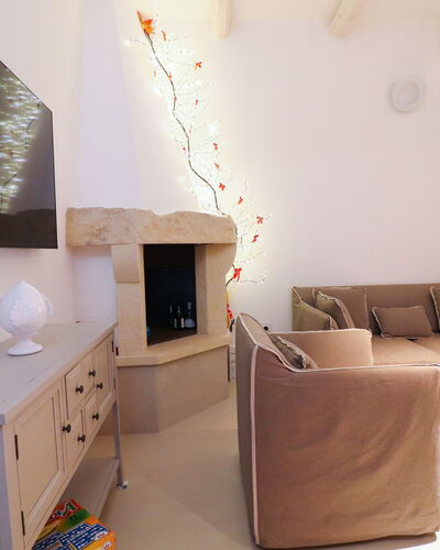 Bacchus: Historic Charming Home: Meubilair, Interieur Ontwerp, Muur, Bankstel, Flooring, Hout, Verdieping, Kamer, Woonkamer, Plafond