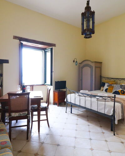 Scilla Centro Storico Otranto: Meubilair, Interieur Ontwerp, Muur, Slaapkamer, Bed, Flooring, Verdieping, Plafond, Kamer, Verlichting
