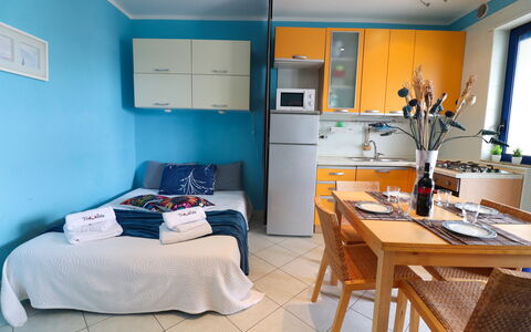Circe Sea View: Meubilair, Interieur Ontwerp, Kamer, Flooring, Verdieping, Appartement, Slaapkamer, Bed, Stoel, Linens