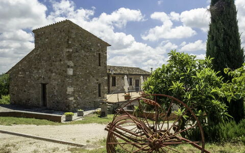 Agriturismo le Case Rosse di Montebuono: Lucht, Huis, Huis, Land Lot, Menselijke Nederzetting, Landelijk Gebied, Verblijf, Landgoed, Boerderij, Dorp