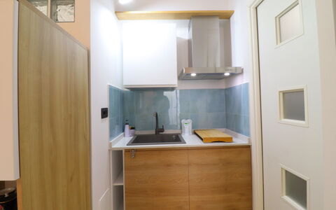 Malika: Interieur Ontwerp, Keuken, Muur, Toestel Van De Keuken, Major Appliance, Countertop, Flooring, Hout, Cabinetry, Verdieping