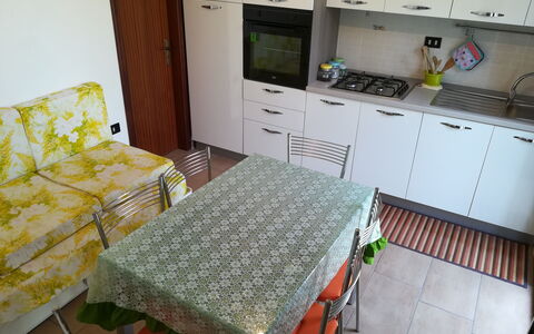 Villa Maddalena: Flooring, Interieur Ontwerp, Meubilair, Verdieping, Hout, Kamer, Keuken, Appartement, Toestel Van De Keuken, Major Appliance