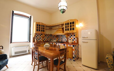 Cariddi Dimora Otranto: Interieur Ontwerp, Flooring, Keuken, Hout, Verdieping, Meubilair, Countertop, Plafond, Kamer, Cabinetry
