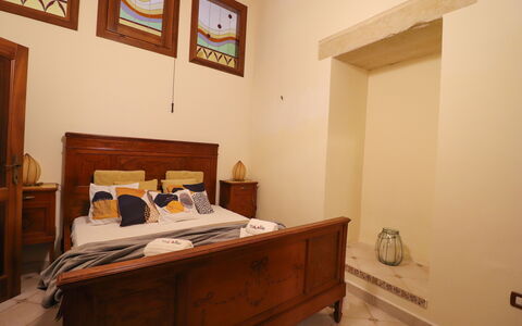 Cariddi Dimora Otranto: Meubilair, Hout, Bed, Slaapkamer, Interieur Ontwerp, Flooring, Verdieping, Laken, Kamer, Lade
