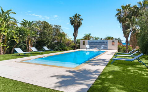Villa Rebecca: Blauw, Zwembad, Toevlucht, Eco Hotel, Buitenmeubels, Schaduw, Tuin, Landscaping, Vrije Tijd, Landgoed