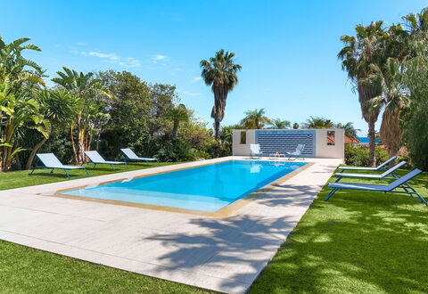 Villa Rebecca: Blauw, Zwembad, Toevlucht, Eco Hotel, Buitenmeubels, Schaduw, Tuin, Landscaping, Vrije Tijd, Landgoed