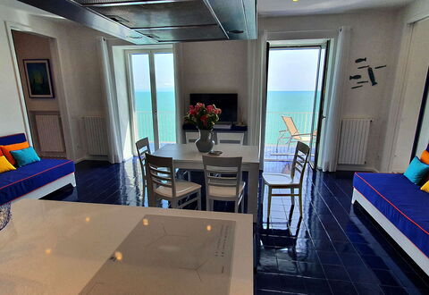 Casa Blue Dream: Meubilair, Verdieping, Zee, Stoel, Oceaan, Koffietafel, Toevlucht, Hotel, Buitenmeubels